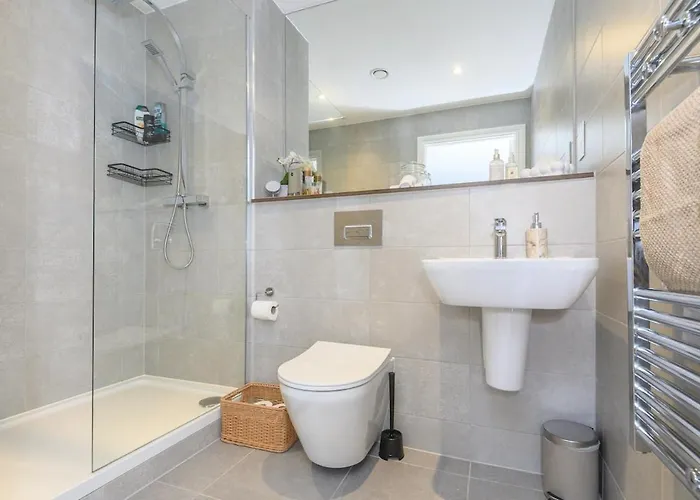 New - Long-term - Work & Relax - Springwell - Sleeps 4! Apartment *